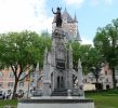 PICTURES/Old Quebec City/t_Statue3.JPG